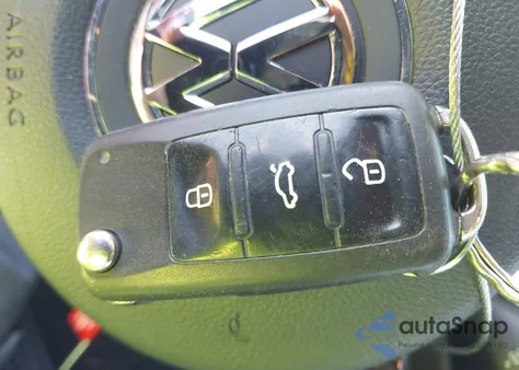 2015 Volkswagen Beetle 2.0T R-Line z USA, uszkodzony, nr VIN 3VWVT7AT2FM646240